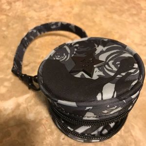 Jujube paci pod onyx collection in black petals